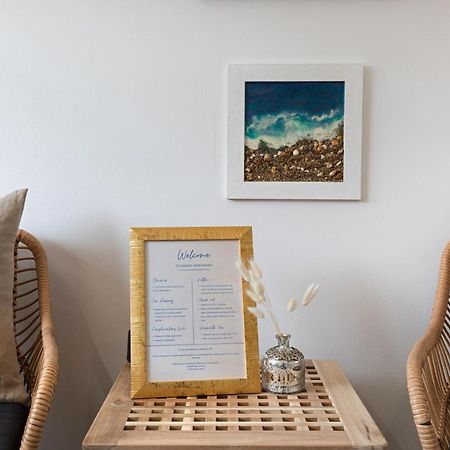 Modern 1-Bedroom Apartment, Beach 5-Min Walk, Free Parking 웨이머스만 외부 사진