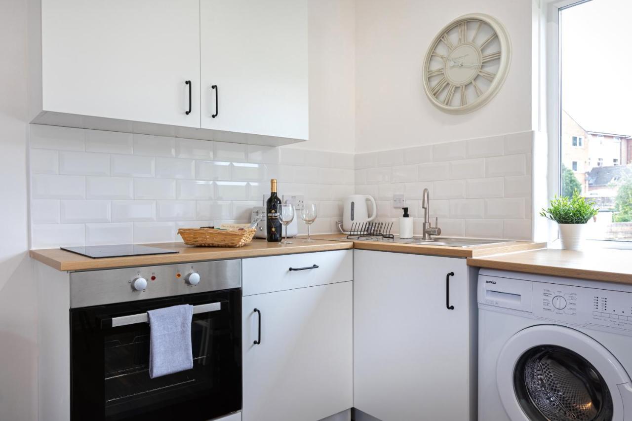 Modern 1-Bedroom Apartment, Beach 5-Min Walk, Free Parking 웨이머스만 외부 사진